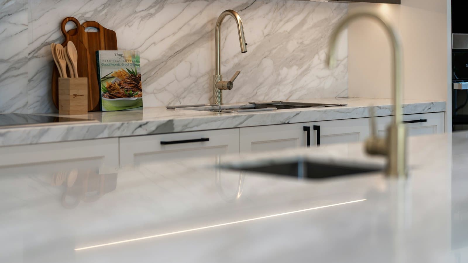 Clean, uncluttered kitchen counter